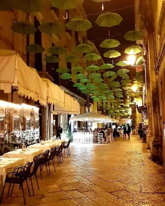 Casa Corte Pavone Bari 0*,  Italia